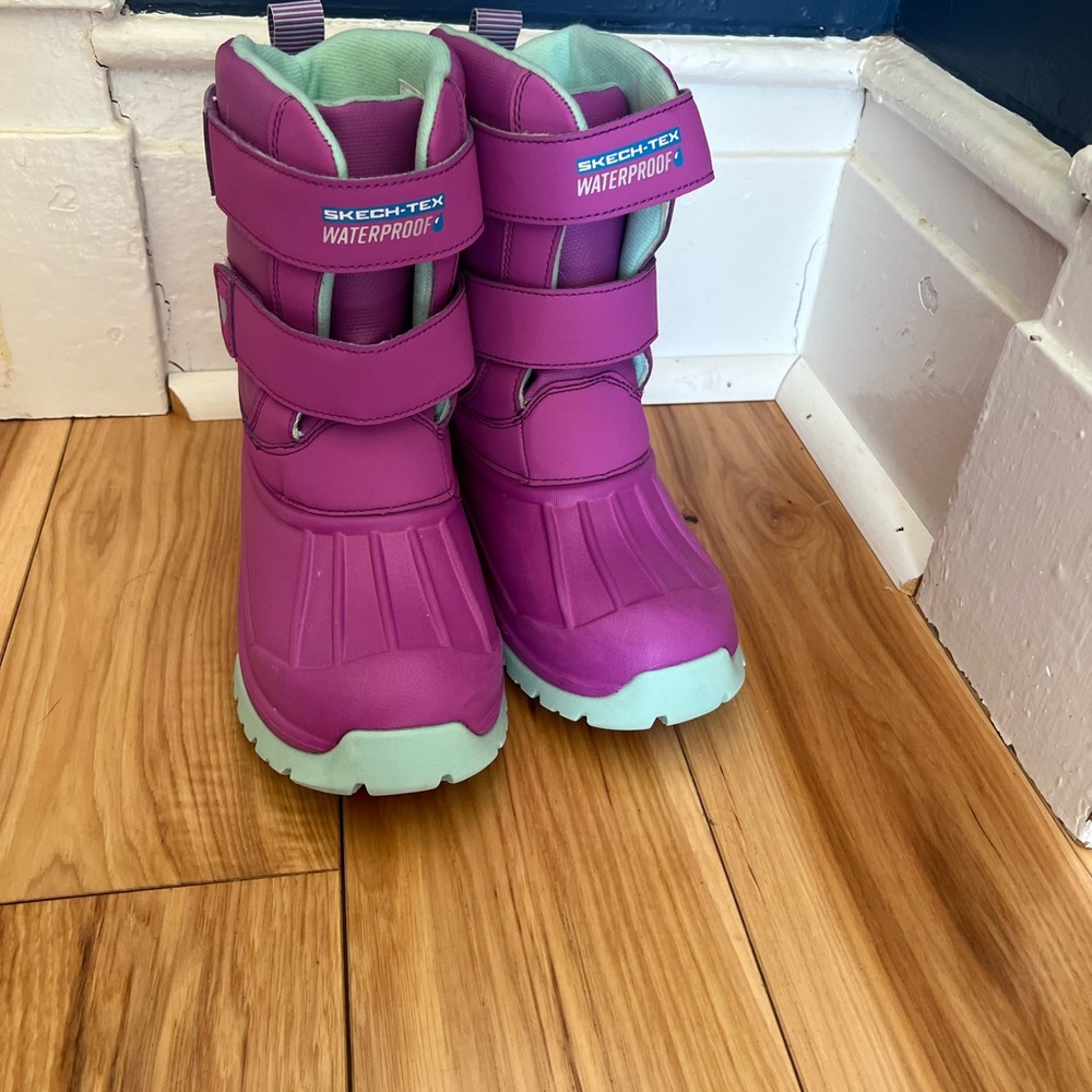 Preowned bearly used US 2 for girls can be worn in -20 degree Fahrenheit.